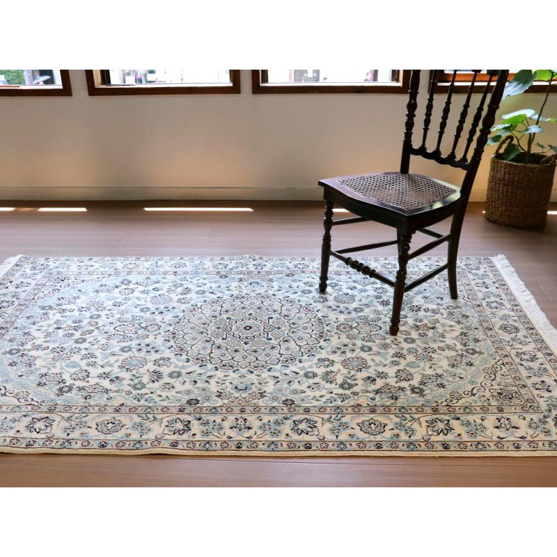 ペルシャ絨毯　ナイン産 9L 208x127cm アイボリー 明るいブルー　花のアラベスク |  | 16