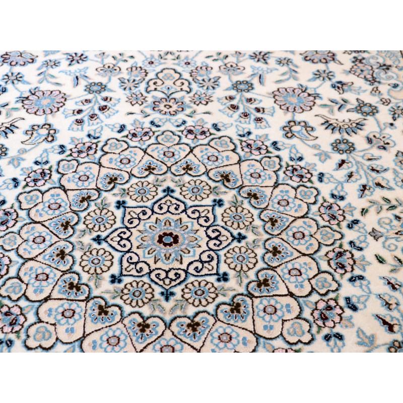 ペルシャ絨毯　ナイン産 9L 208x127cm アイボリー 明るいブルー　花のアラベスク |  | 03