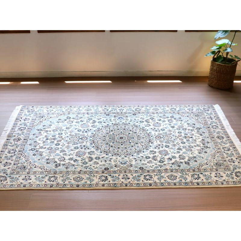 ペルシャ絨毯　ナイン産 9L 208x127cm アイボリー 明るいブルー　花のアラベスク |  | 04