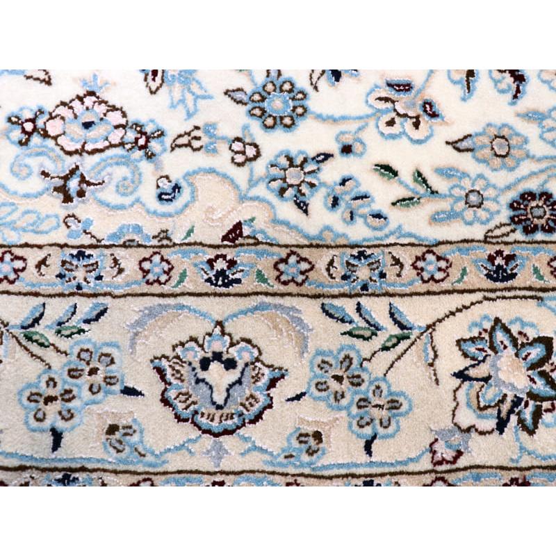 ペルシャ絨毯　ナイン産 9L 208x127cm アイボリー 明るいブルー　花のアラベスク |  | 06