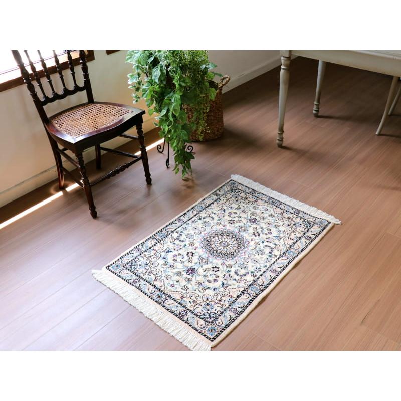 ペルシャ絨毯　ナイン産 9L 94x64cm 花のアラベスク　アイボリー　玄関マットサイズ |  | 01