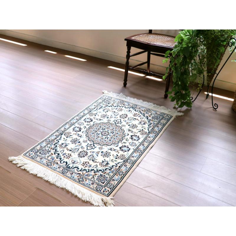 ペルシャ絨毯　ナイン産 9L 96x64cm 花のアラベスク　アイボリー　玄関マットサイズ |  | 01