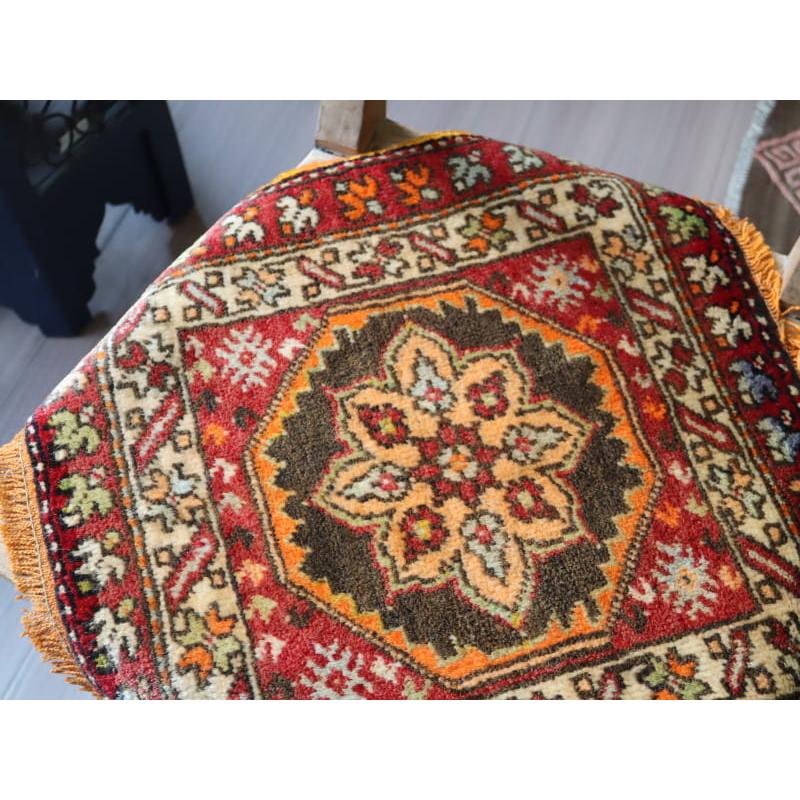 小さな手織り絨毯 トルコ クルシェヒール 42x47cm : インプレッション