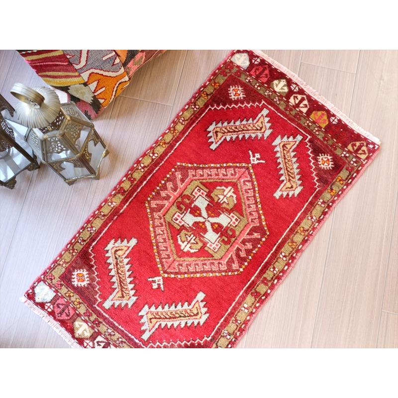 トルコ　手織り絨毯 ヤストゥク  85x45cm  レッド ドラゴンの爪を持つ六角メダリオン | ブランド登録なし | 02