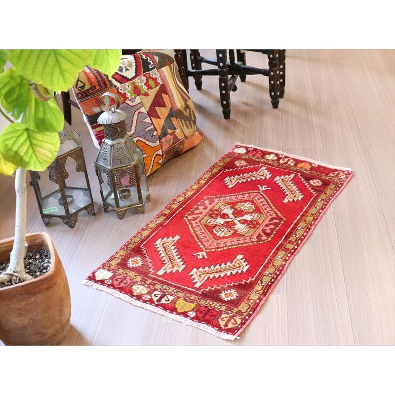 トルコ　手織り絨毯 ヤストゥク  85x45cm  レッド ドラゴンの爪を持つ六角メダリオン | ブランド登録なし | 03