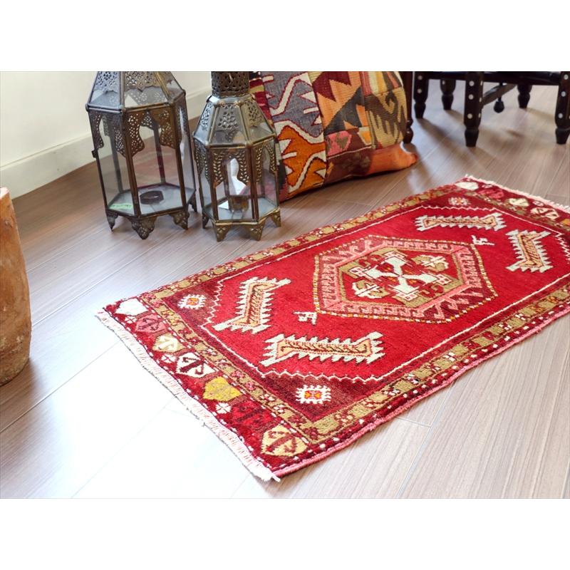 トルコ　手織り絨毯 ヤストゥク  85x45cm  レッド ドラゴンの爪を持つ六角メダリオン | ブランド登録なし | 05