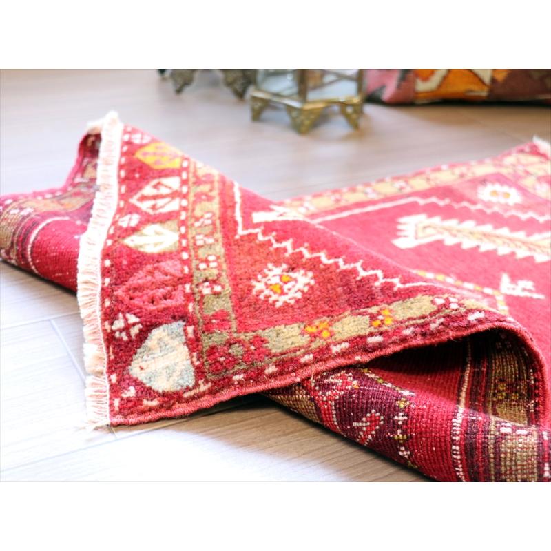 トルコ　手織り絨毯 ヤストゥク  85x45cm  レッド ドラゴンの爪を持つ六角メダリオン | ブランド登録なし | 07