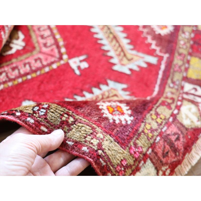 トルコ　手織り絨毯 ヤストゥク  85x45cm  レッド ドラゴンの爪を持つ六角メダリオン | ブランド登録なし | 08