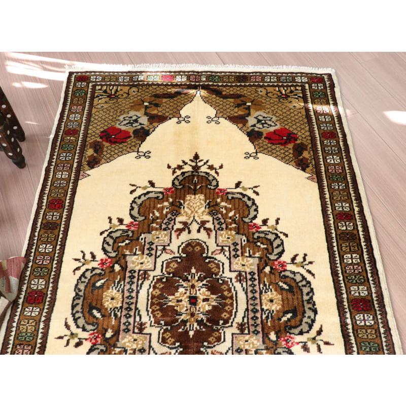 トルコ絨毯　手織りラグ ミラス 174x96cm ブラウン系 花のようなメダリオン |  | 03