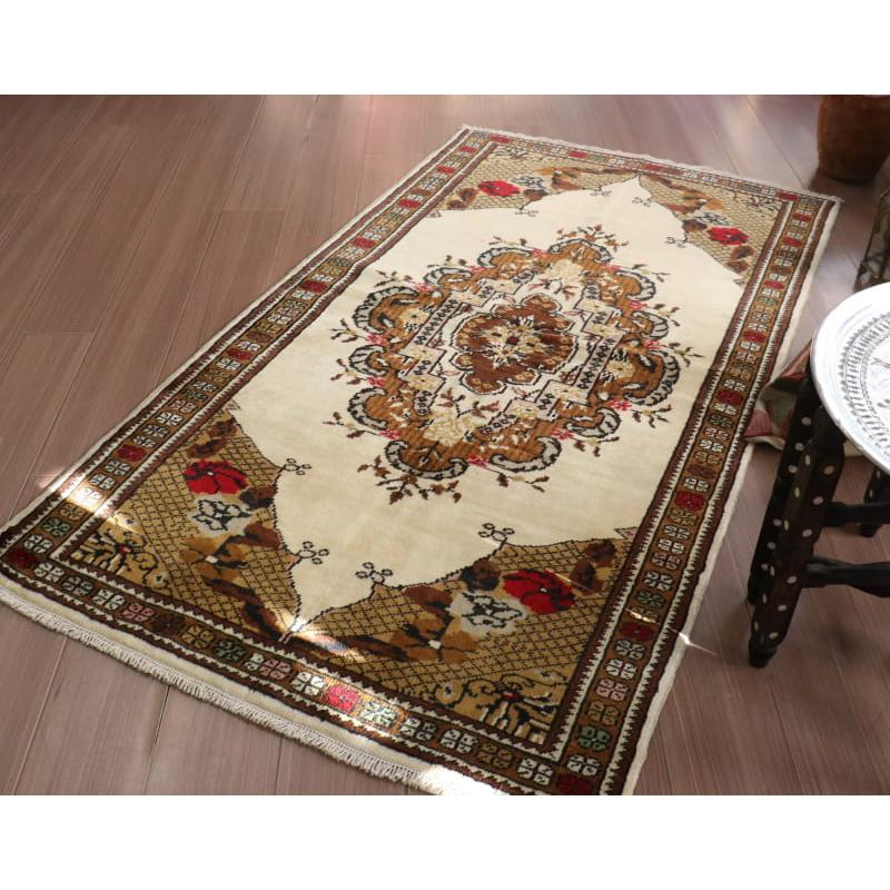 トルコ絨毯　手織りラグ ミラス 174x96cm ブラウン系 花のようなメダリオン |  | 05