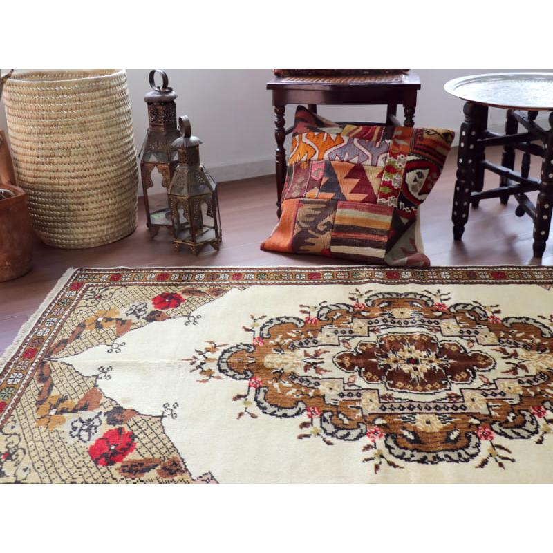 トルコ絨毯　手織りラグ ミラス 174x96cm ブラウン系 花のようなメダリオン |  | 06