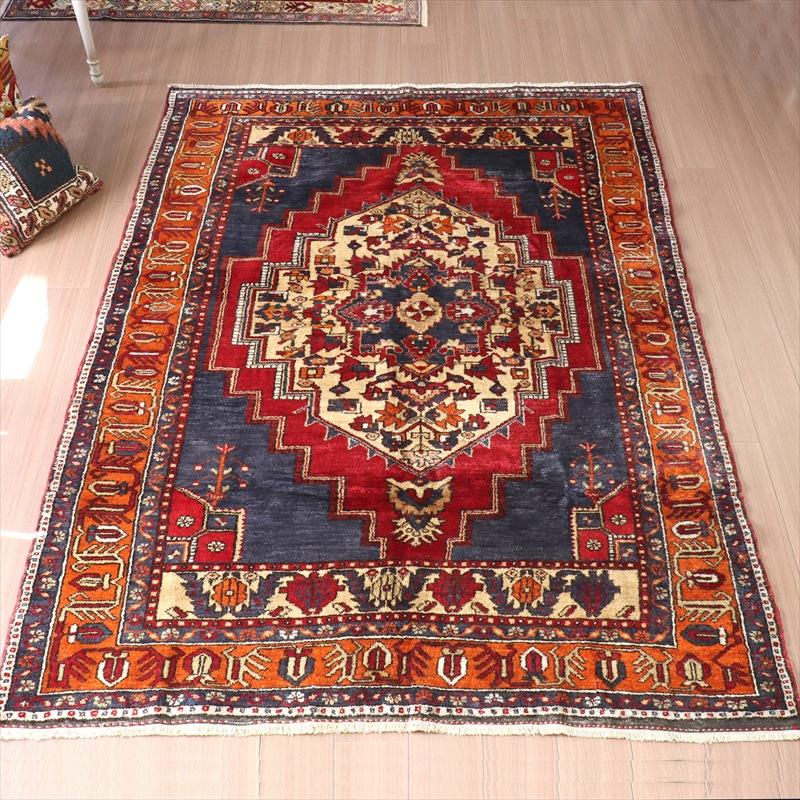 トルコ絨毯 リビングサイズ コンヤ タシュプナル  245x170cm  赤 紺 花のメダリオン | ブランド登録なし