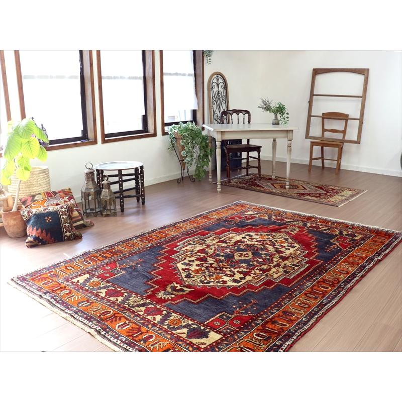 トルコ絨毯 リビングサイズ コンヤ タシュプナル  245x170cm  赤 紺 花のメダリオン | ブランド登録なし | 02