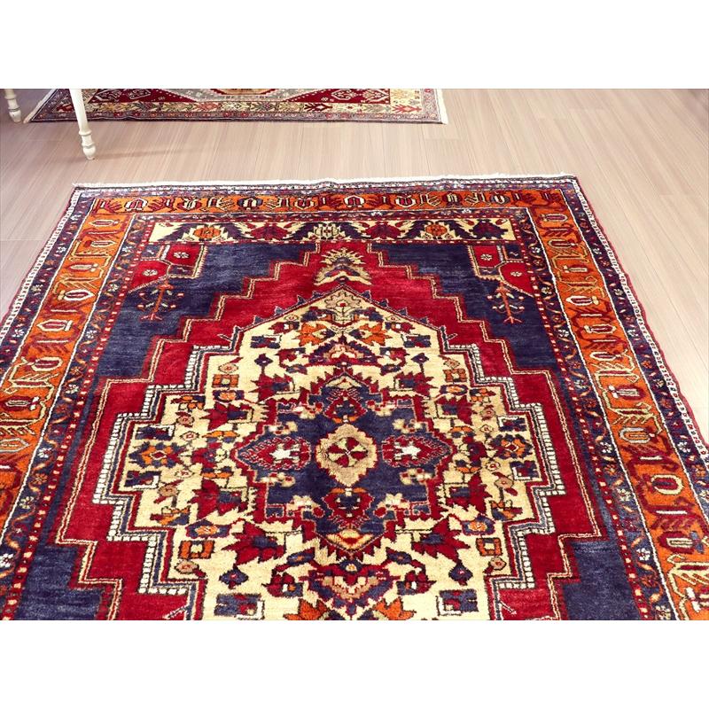 トルコ絨毯 リビングサイズ コンヤ タシュプナル  245x170cm  赤 紺 花のメダリオン | ブランド登録なし | 03