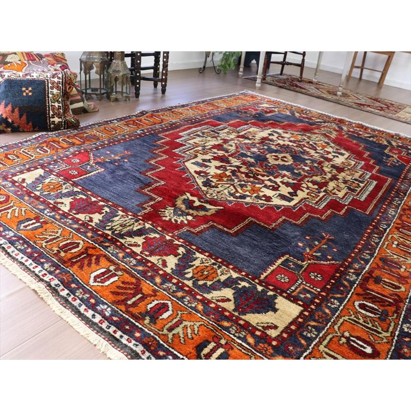 トルコ絨毯 リビングサイズ コンヤ タシュプナル  245x170cm  赤 紺 花のメダリオン | ブランド登録なし | 07