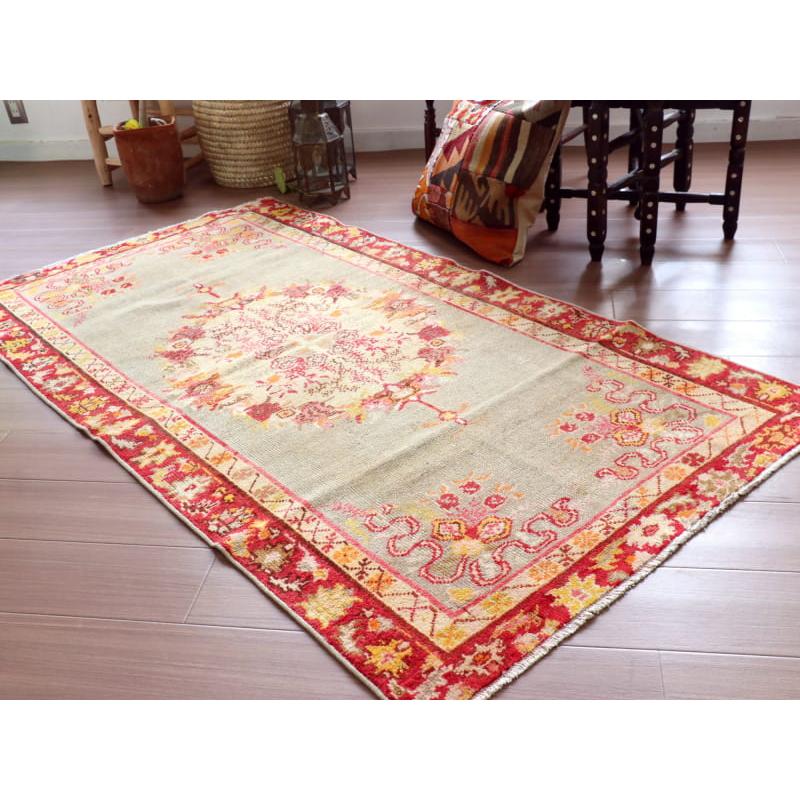 手織り絨毯 ギュネイ 177x95cm 大輪の花 |  | 04