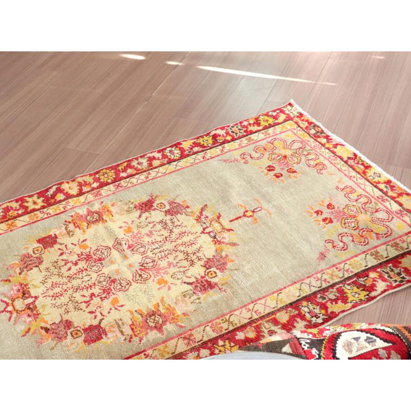 手織り絨毯 ギュネイ 177x95cm 大輪の花 |  | 06