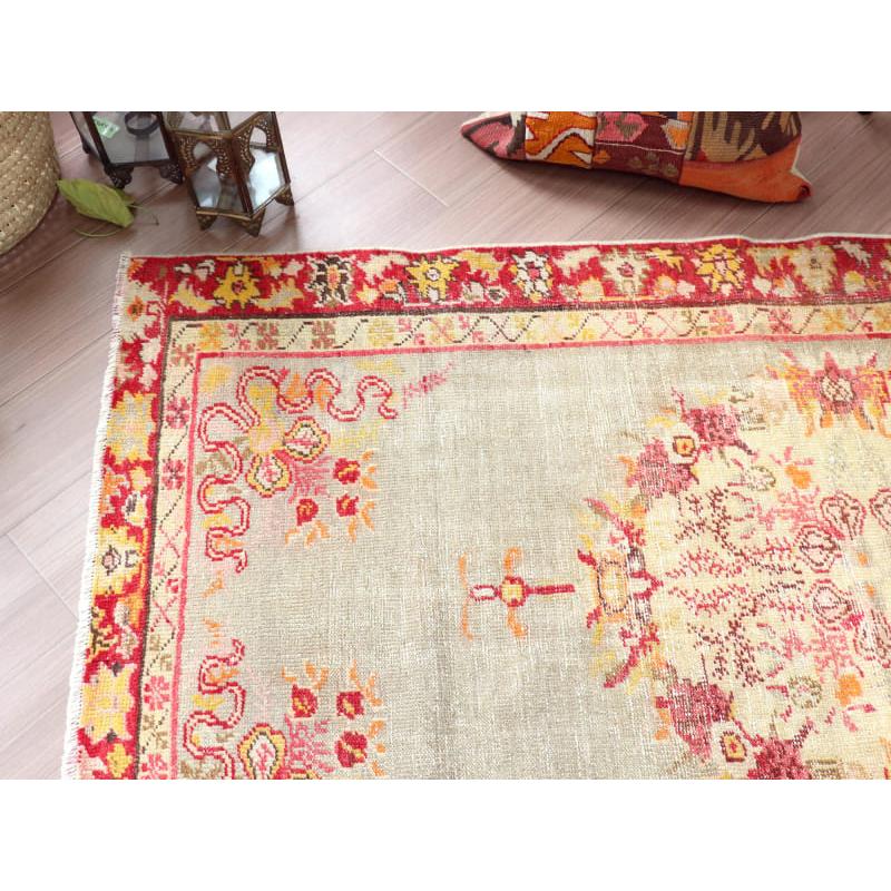 手織り絨毯 ギュネイ 177x95cm 大輪の花 |  | 07