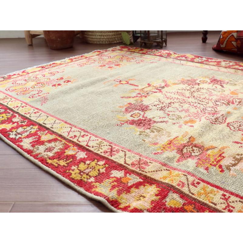 手織り絨毯 ギュネイ 177x95cm 大輪の花 |  | 08