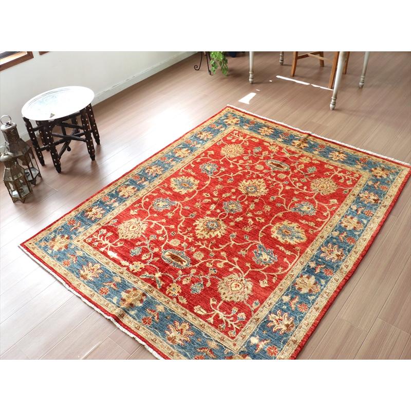 トルコ絨毯 宮廷を飾った16世紀のウシャクじゅうたんデザイン  