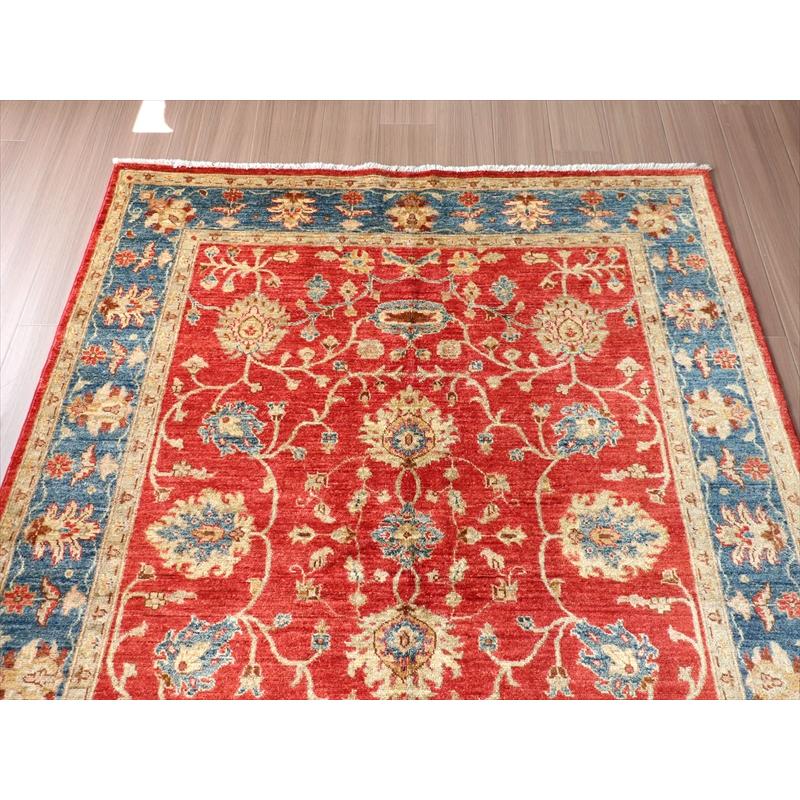 トルコ絨毯 宮廷を飾った16世紀のウシャクじゅうたんデザイン  