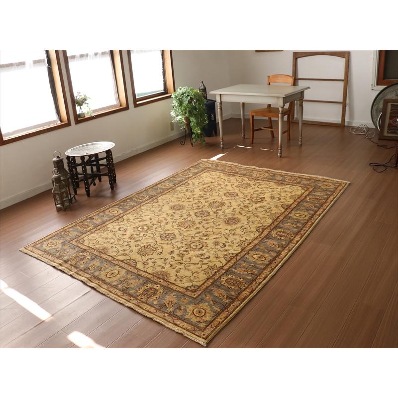 トルコ絨毯　宮廷を飾った１６世紀のウシャクじゅうたんデザイン  232x174cm  伝統柄 ウール100％手織り/工芸品カーペット | ブランド登録なし | 01