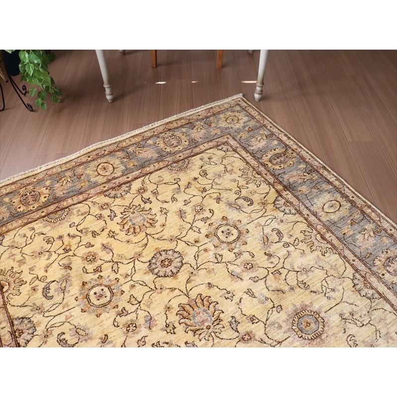 トルコ絨毯　宮廷を飾った１６世紀のウシャクじゅうたんデザイン  232x174cm  伝統柄 ウール100％手織り/工芸品カーペット | ブランド登録なし | 04