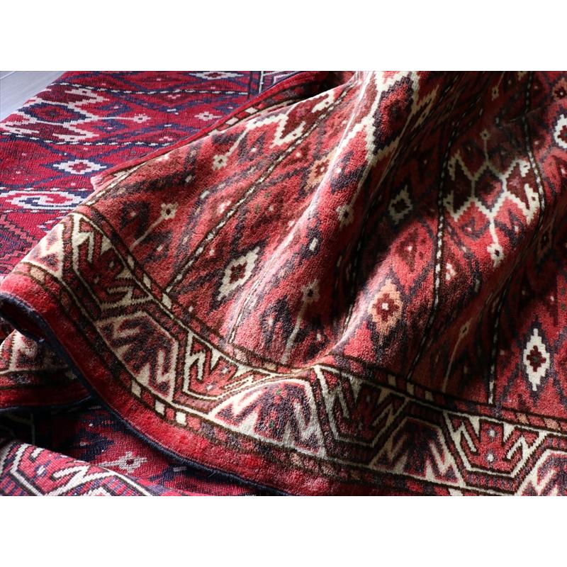 トライバルラグ 手織り絨毯 188x143cm ヤムート トルクメン