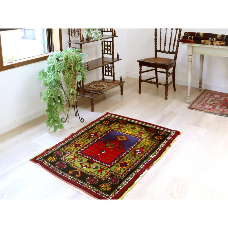 トライバルラグ 手織り絨毯 トルコ 111x85cm ウシュクラル　赤いミフラープ | ブランド登録なし | 01