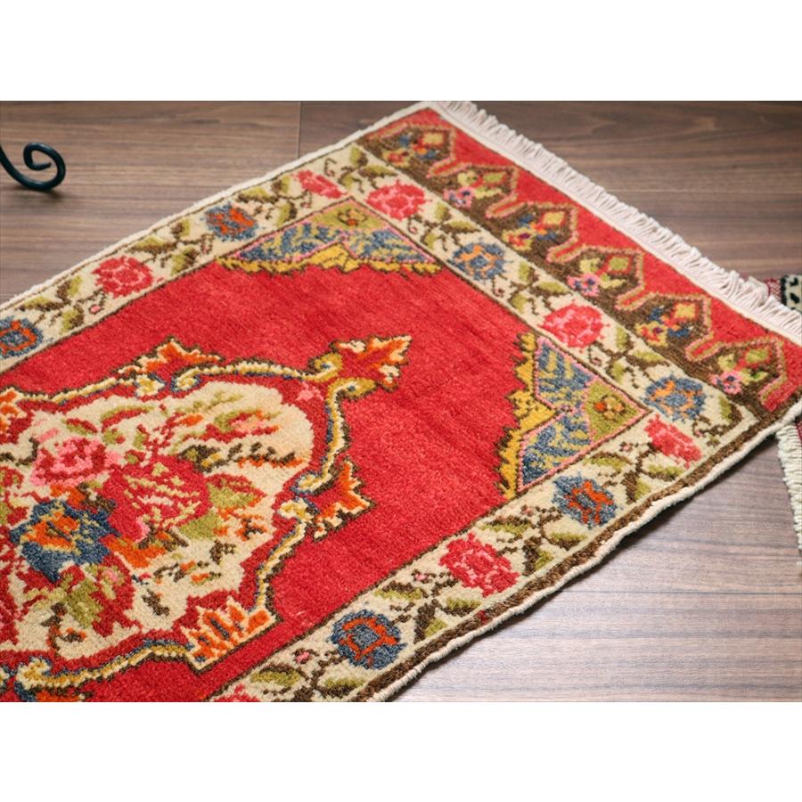 トルコ絨毯 ヤストゥク 105x49cm カッパドキア バラの花束 |  | 02