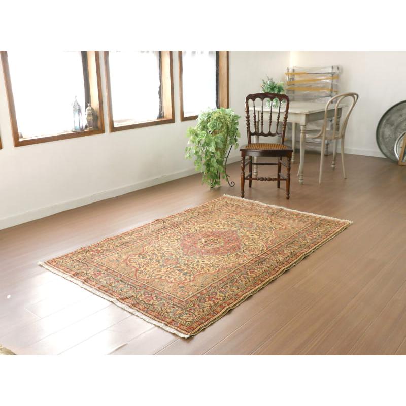 トルコ絨毯 カイセリ ベージュ系 179x121cm 変形メダリオン 小花