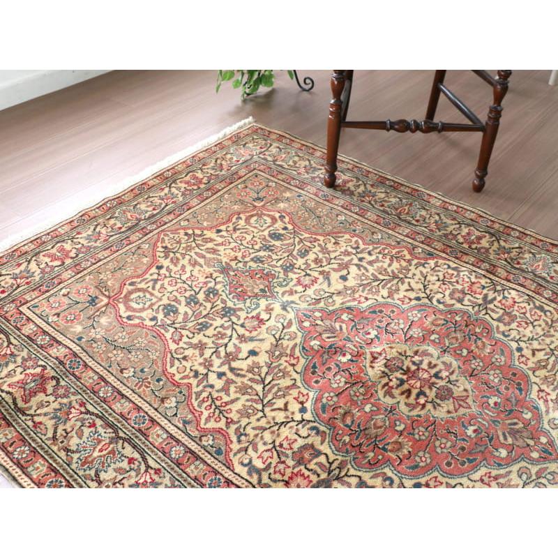 トルコ絨毯 カイセリ ベージュ系 179x121cm 変形メダリオン 小花