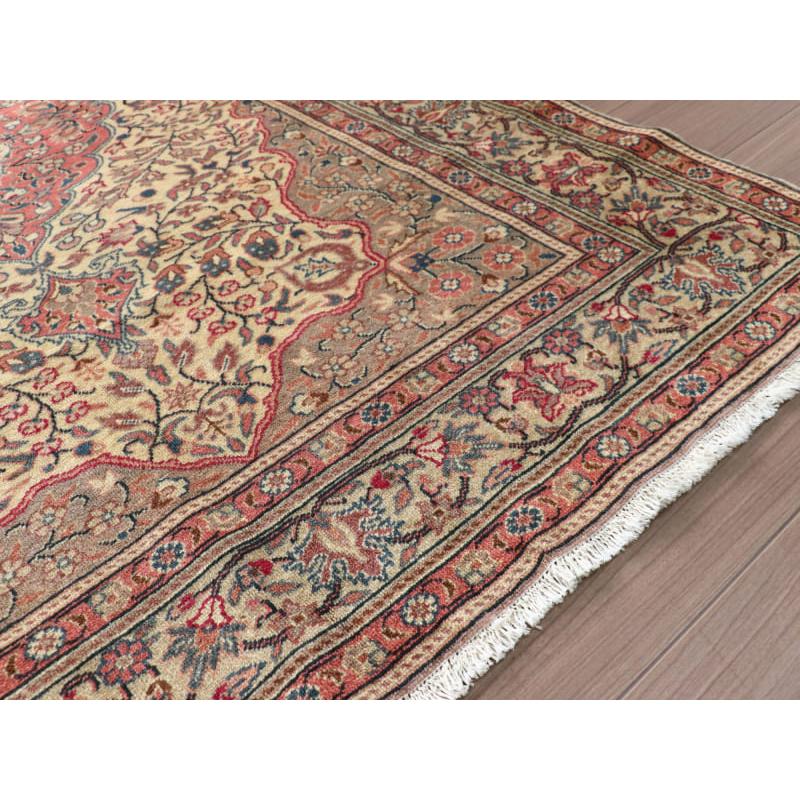 トルコ絨毯 カイセリ ベージュ系 179x121cm 変形メダリオン 小花