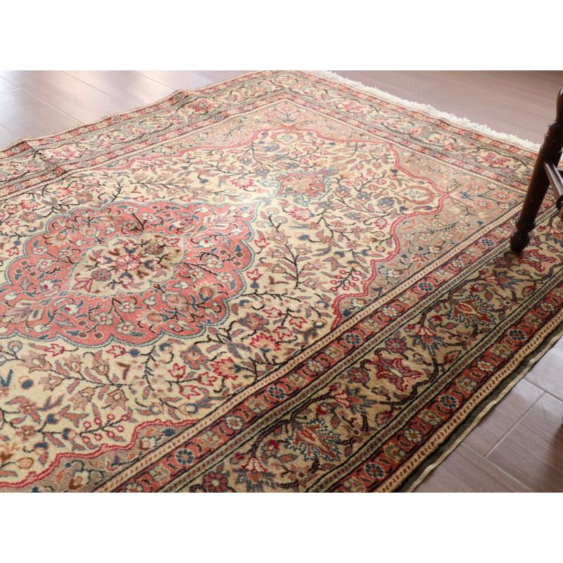 トルコ絨毯 カイセリ ベージュ系 179x121cm 変形メダリオン 小花