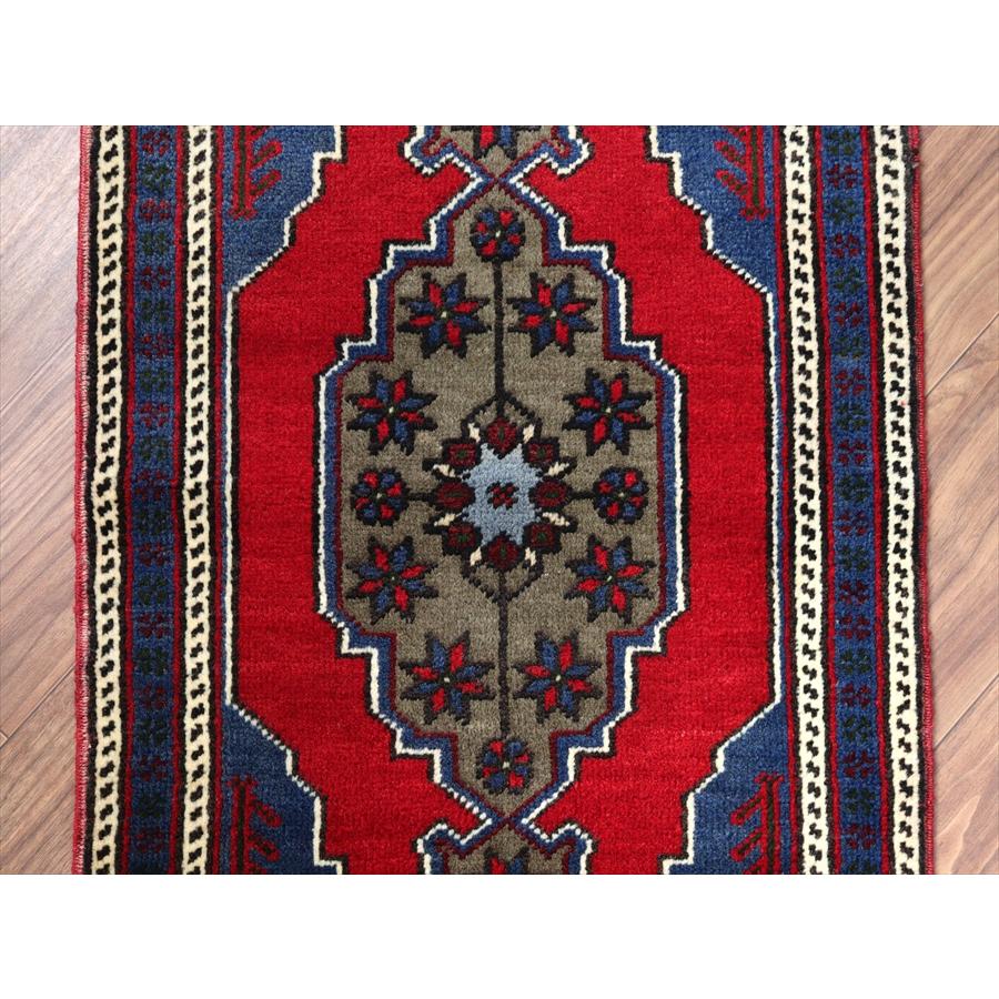 トルコ絨毯 ヤストゥク 126x56cm コンヤ メダリオン |  | 03