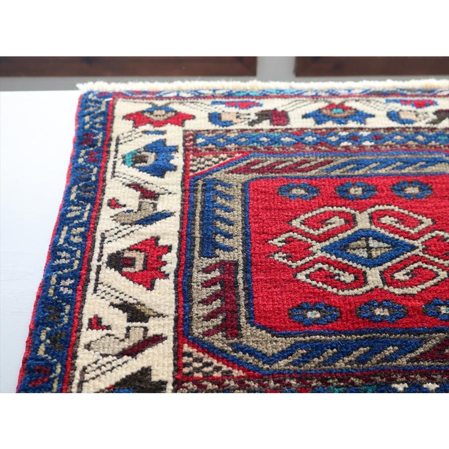 手織り絨毯 小さなサイズ 63x63cm ウシュクラル サドルバッグのピース |  | 02