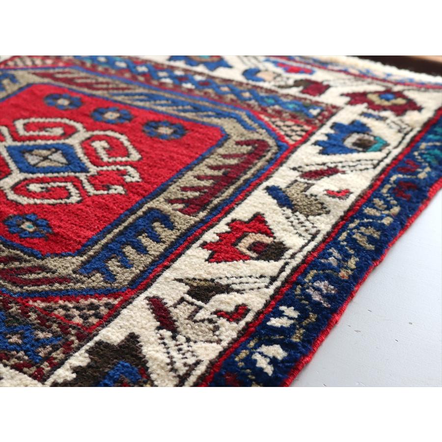 手織り絨毯 小さなサイズ 63x63cm ウシュクラル サドルバッグのピース |  | 03