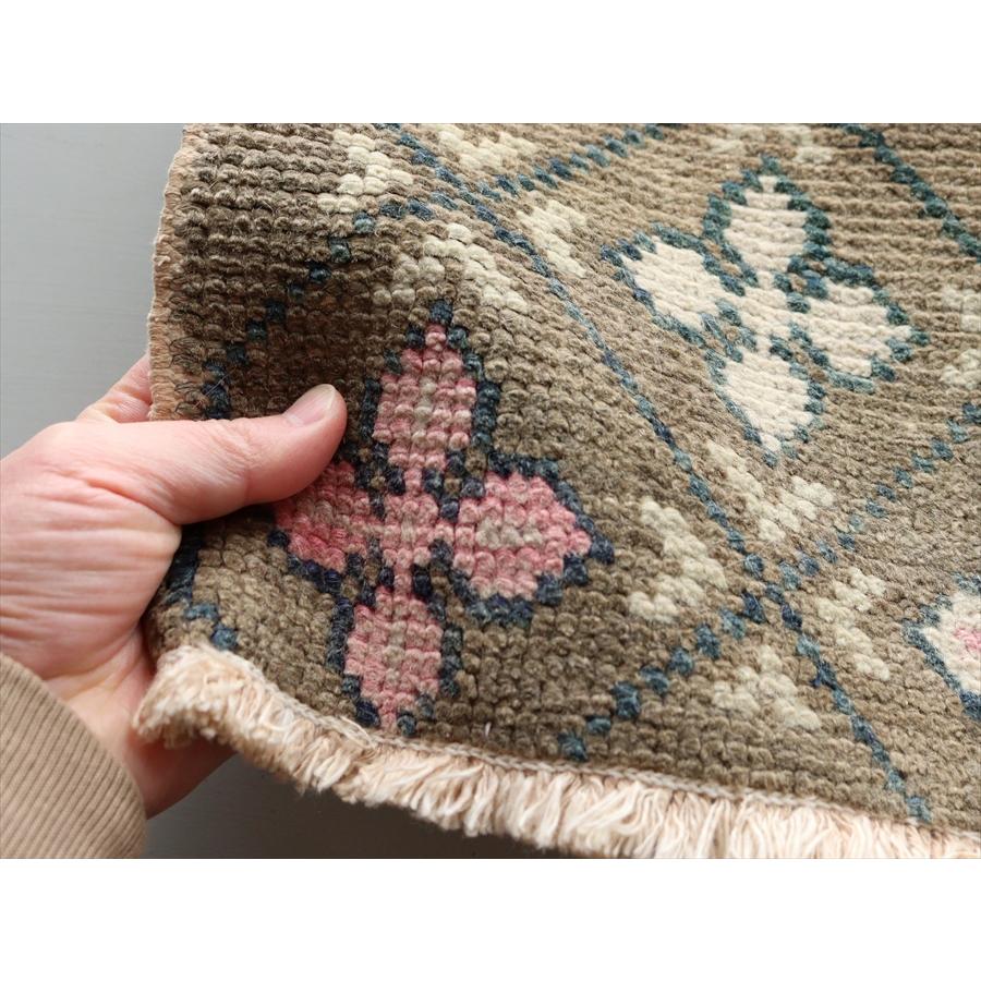 手織り絨毯 小さなサイズ 55x44cm マニサ 連続する幾何学模様 |  | 02