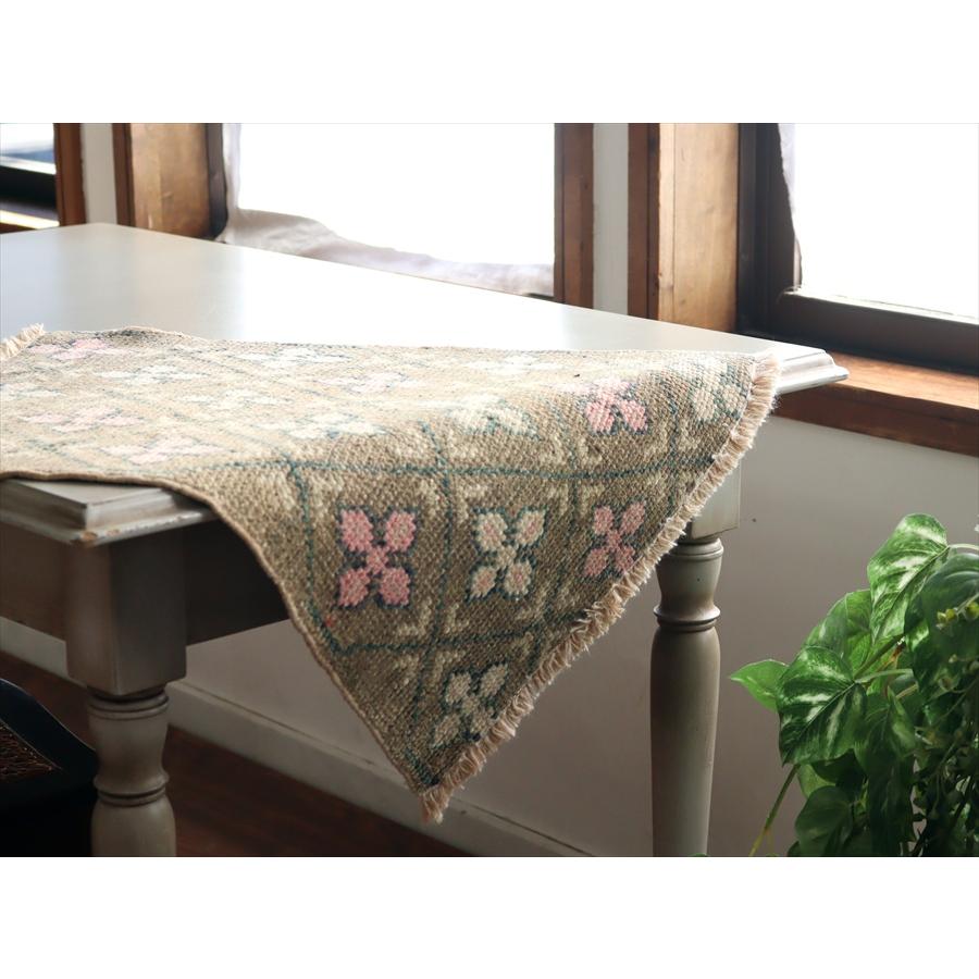 手織り絨毯 小さなサイズ 55x44cm マニサ 連続する幾何学模様 |  | 04