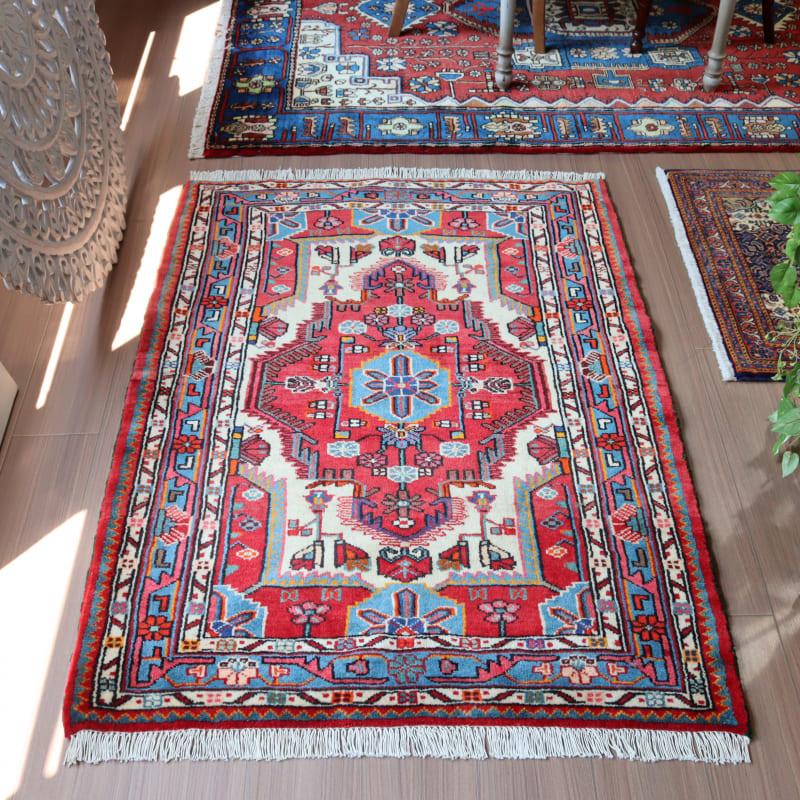 トライバルラグ ハマダン 137x93cm 小花とメダリオン | ブランド登録なし