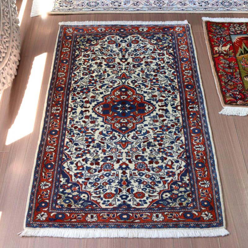 部族絨毯 サルーク 125x70cm 細かな織りの花模様 | ブランド登録なし