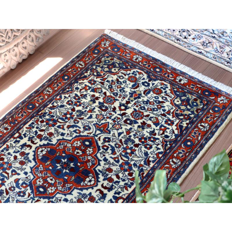 部族絨毯 サルーク 125x70cm 細かな織りの花模様 | ブランド登録なし | 01