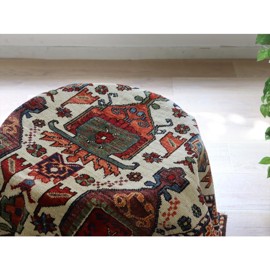 手織りラグ 小花と幾何学模様 152x104cm トルコの手織り絨毯 ベージュ 草木染 |  | 14