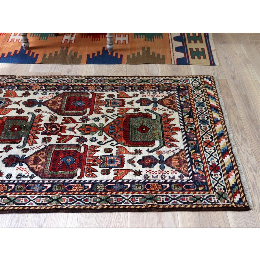 手織りラグ 小花と幾何学模様 152x104cm トルコの手織り絨毯 ベージュ 草木染 |  | 03