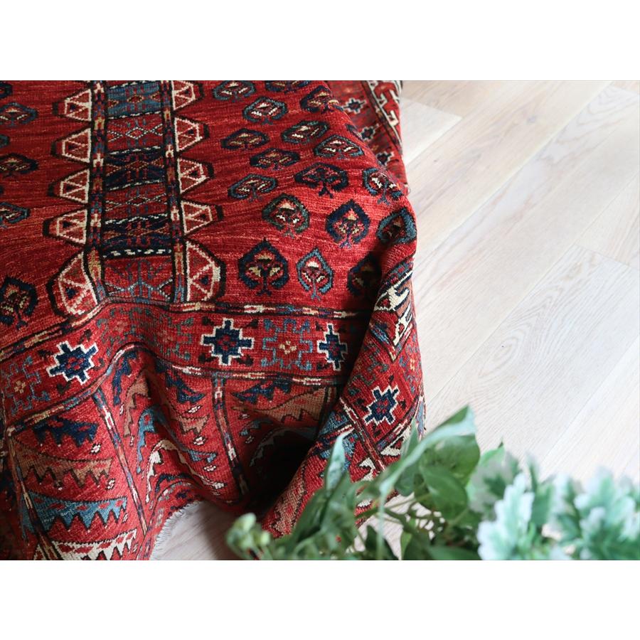 トルコの手織り絨毯 トルクメン族 182x121cm レッド トライバルラグ 草木染 |  | 13
