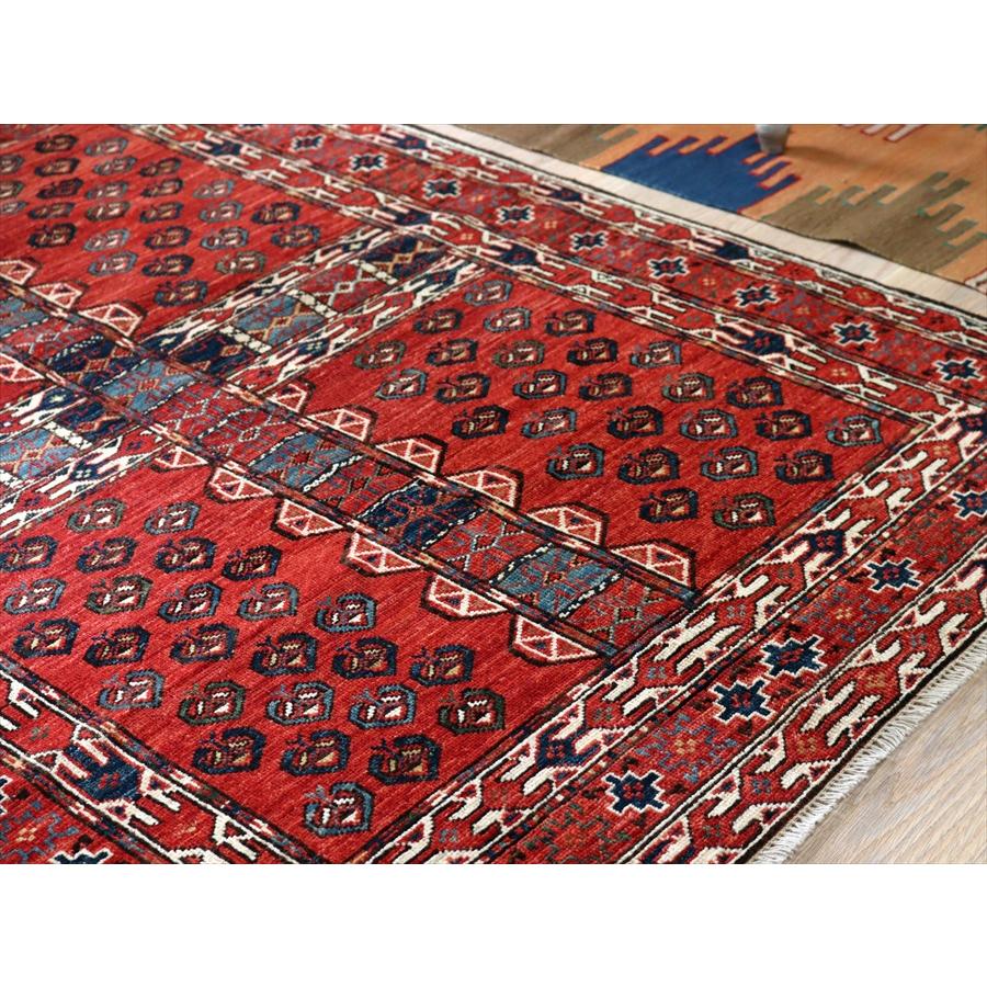 トルコの手織り絨毯 トルクメン族 182x121cm レッド トライバルラグ 草木染 |  | 03