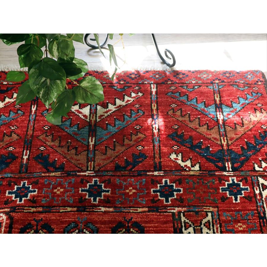 トルコの手織り絨毯 トルクメン族 182x121cm レッド トライバルラグ 草木染 |  | 05