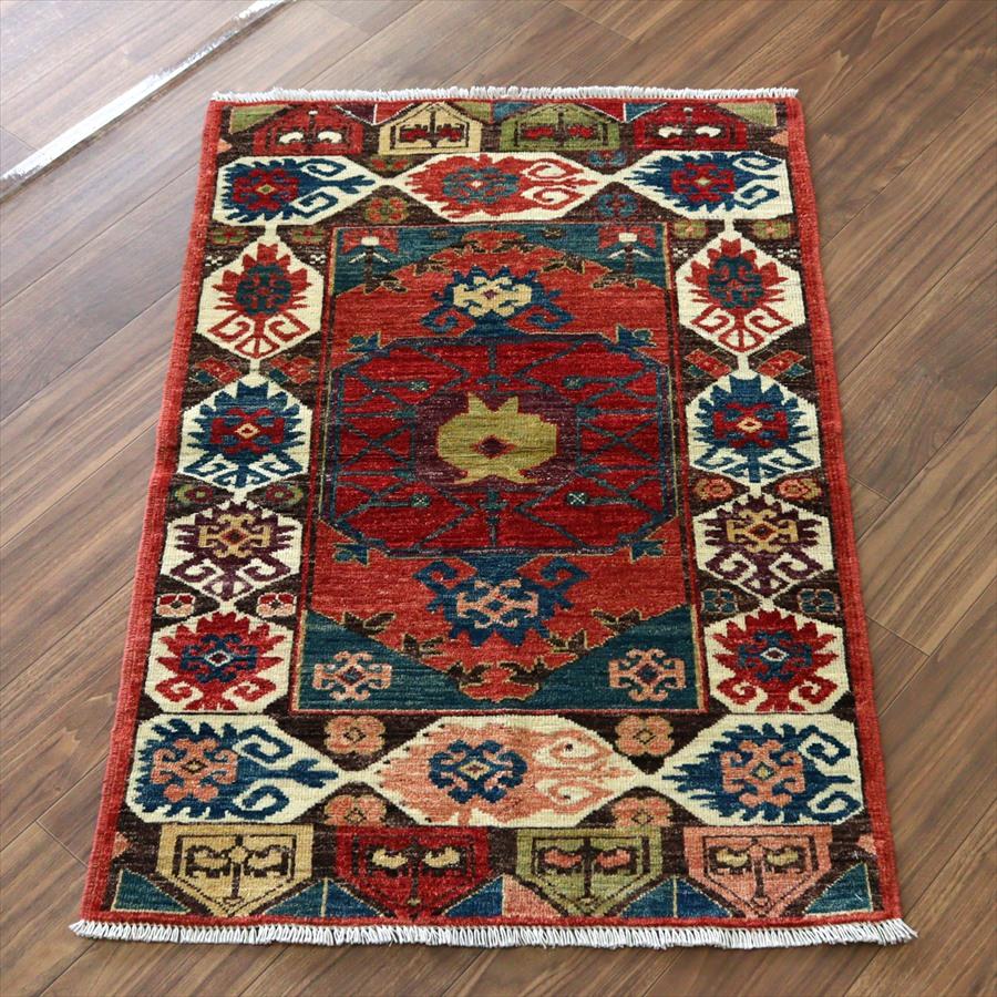 トルコの手織り絨毯 花形のメダリオン 125x83cm 手織りラグ チェイレキサイズ | 