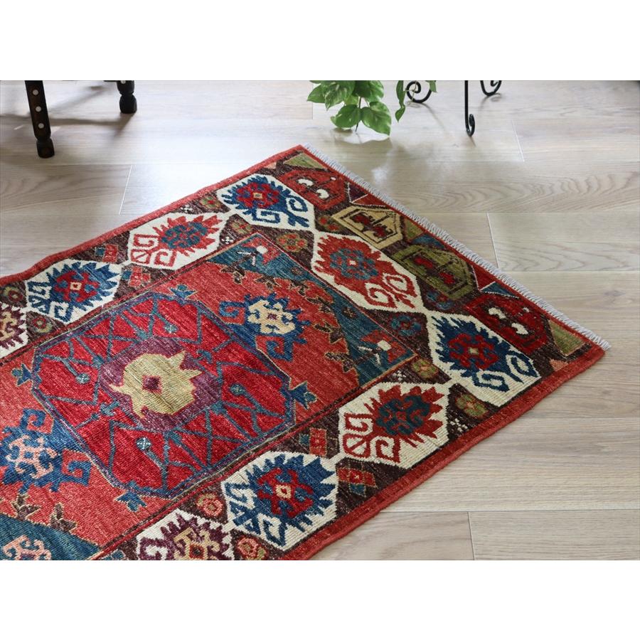 トルコの手織り絨毯 花形のメダリオン 125x83cm 手織りラグ チェイレキサイズ |  | 02