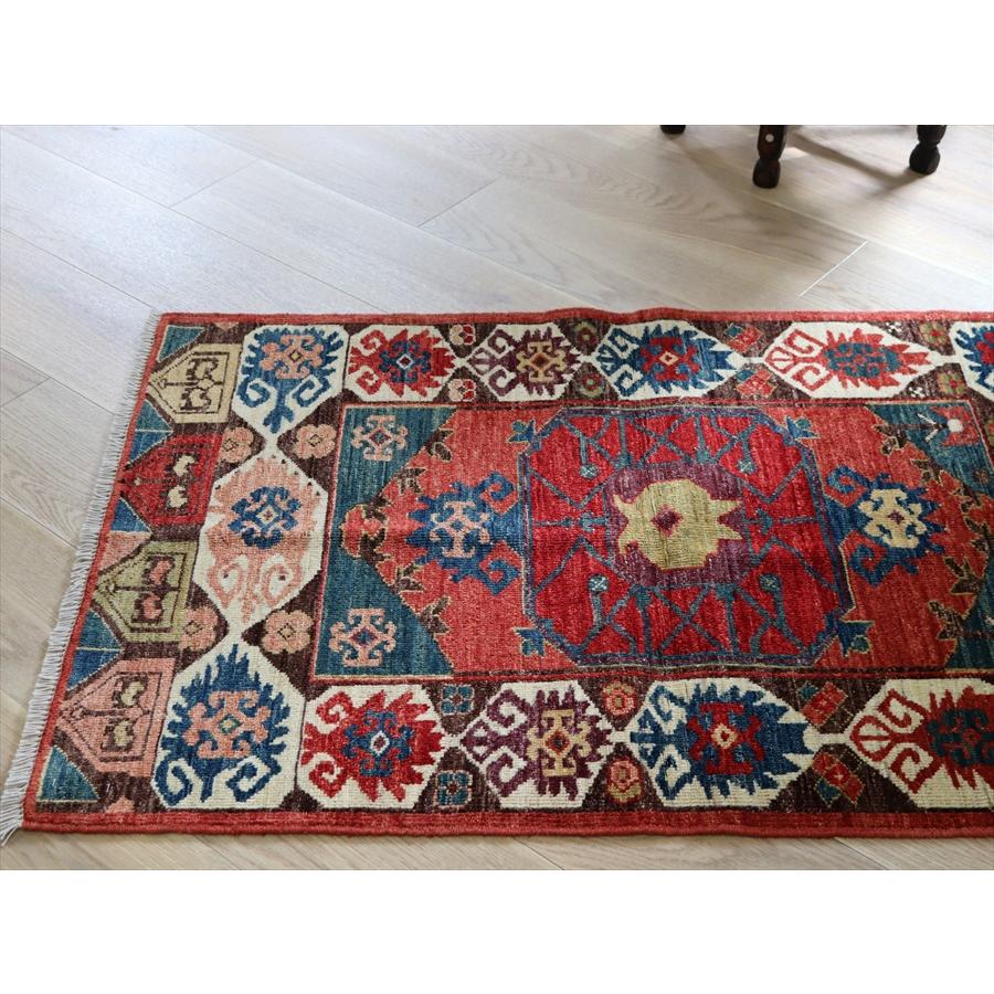 トルコの手織り絨毯 花形のメダリオン 125x83cm 手織りラグ チェイレキサイズ |  | 04